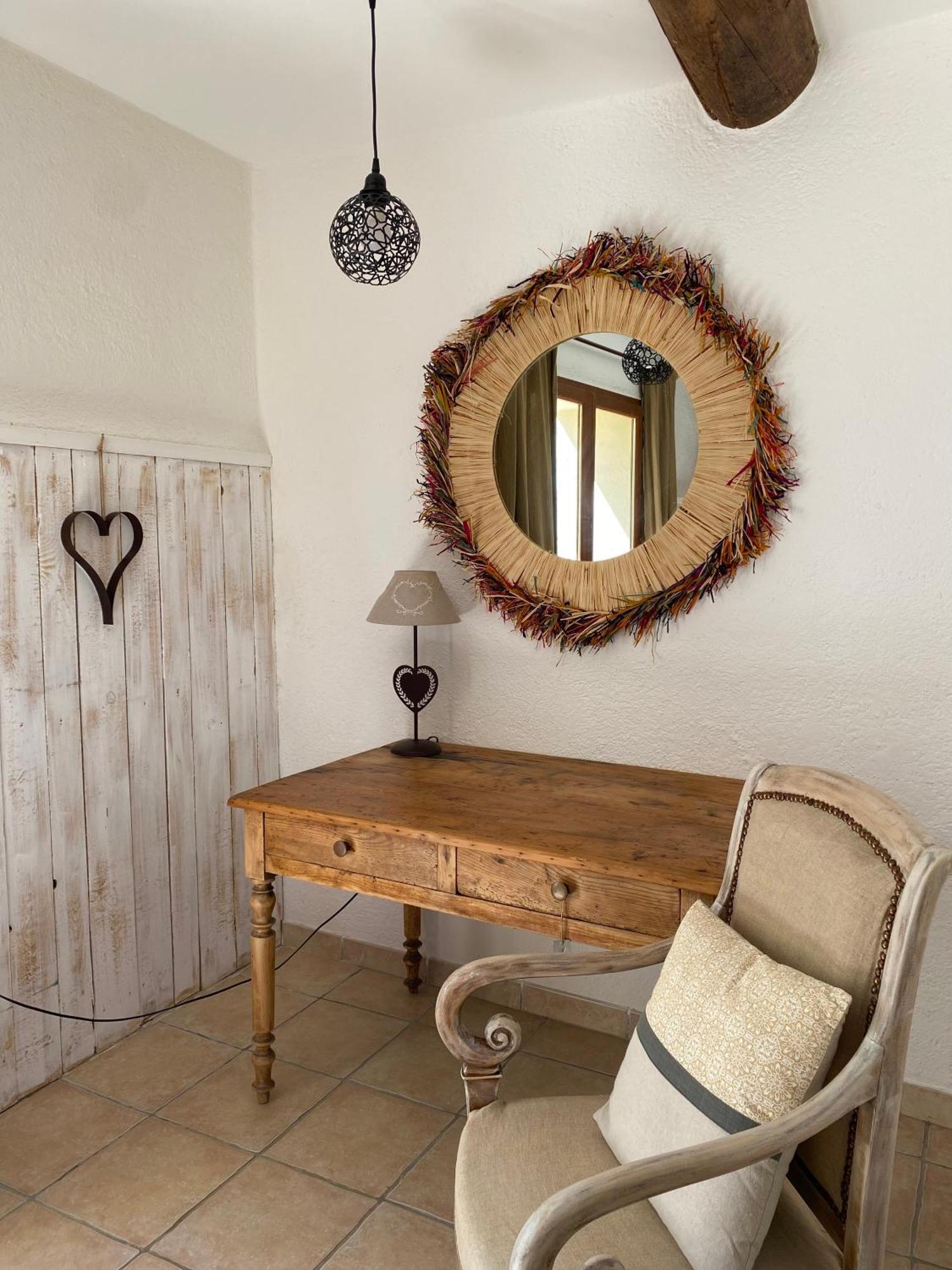 Vila La Magnanerie En Provence Niozelles Exteriér fotografie